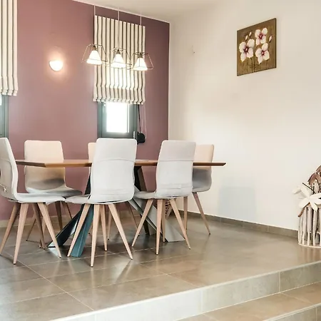 Villa Lovely In With Private Pool Adelianos Kampos