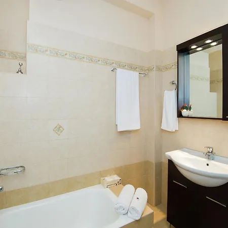 Lovely In With Private Pool Adelianos Kampos
