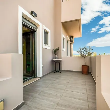 Lovely In With Private Pool * Adelianos Kampos
